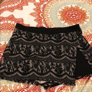 Skort tan and black lace very comfortable